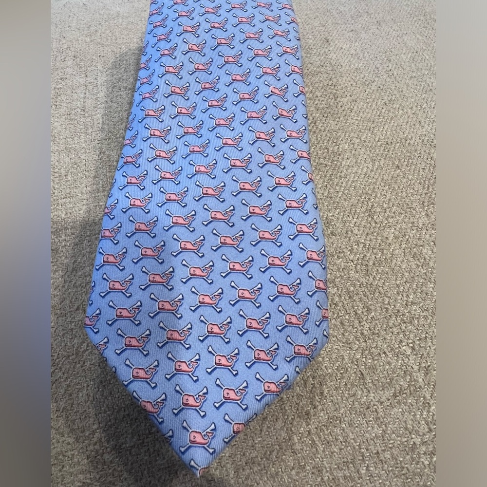 Vineyard Vine Whale and Crossbones Tie